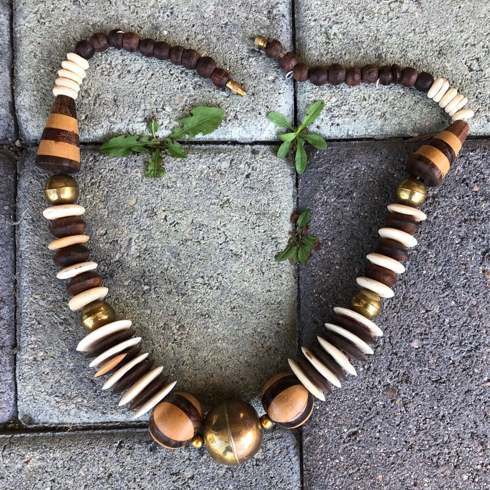 Vintage. Round and Flattened Wood Beaded Choker